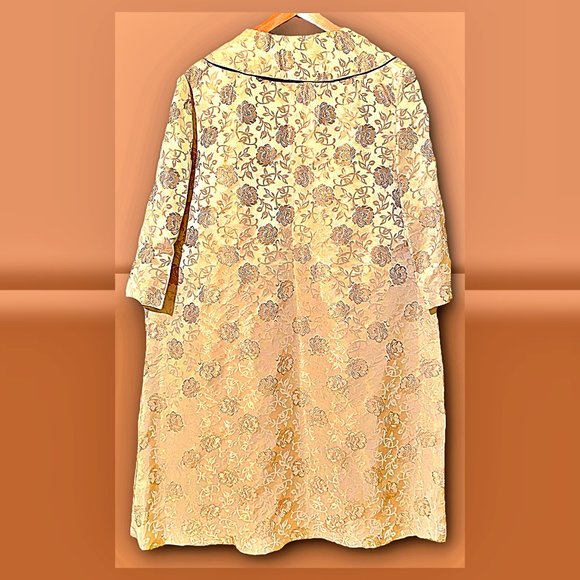 1950s Champagne Silk Satin Jacquard Opera Coat - Picture 3 of 7